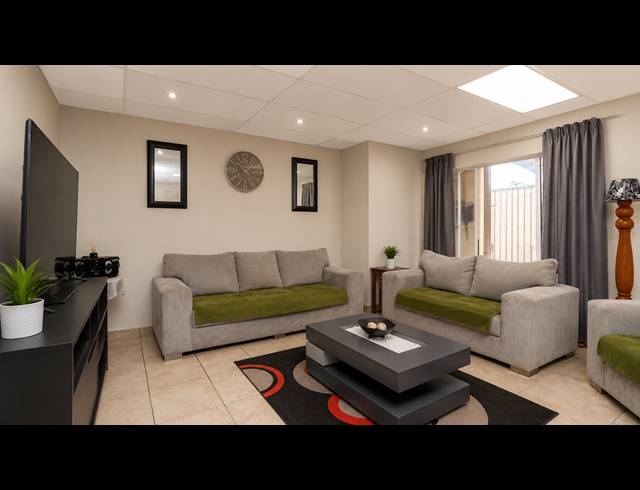 5 BEDROOM HOUSE FOR SALE IN POMONA